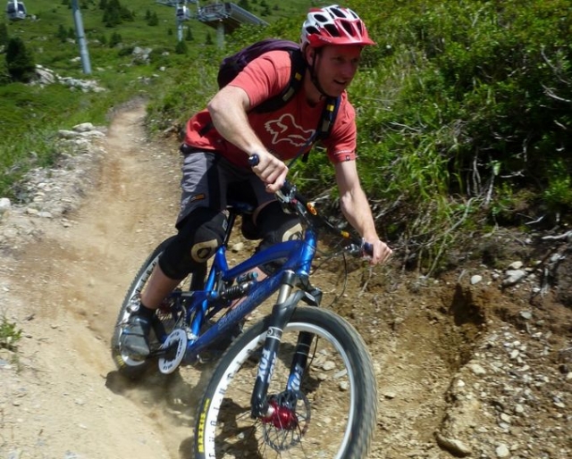  Logotipo - Ciclismo de montaña cuesta abajo 